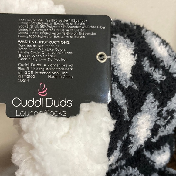 🆕 Cuddl Duds Black and White Fuzzy Socks! - Picture 5 of 9